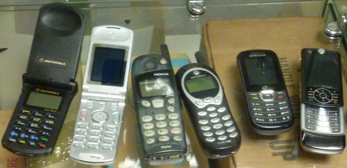 Telephone_Museum_cell_phones_1200x582