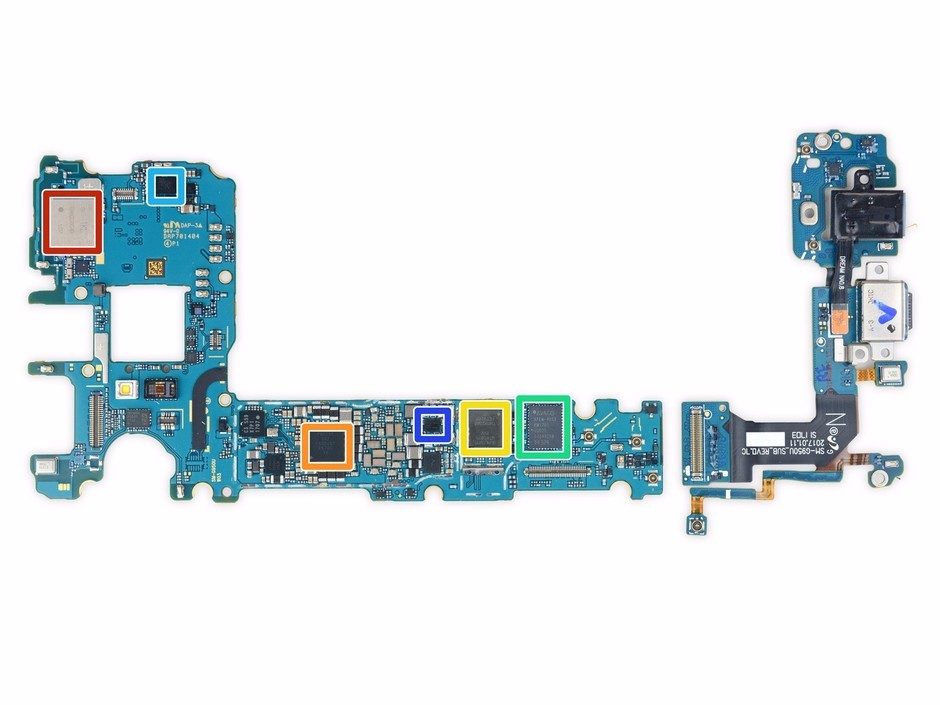 拆解三星年度旗舰Galaxy S8，Galaxy S8采用5.8英寸2960*1440分辨率的显示屏，搭载骁龙835/Exynos 8895处理器，4GB运行内存和64GB机身存储，800万像素和1200万像素的摄像头组合，支持IP68级防尘防水