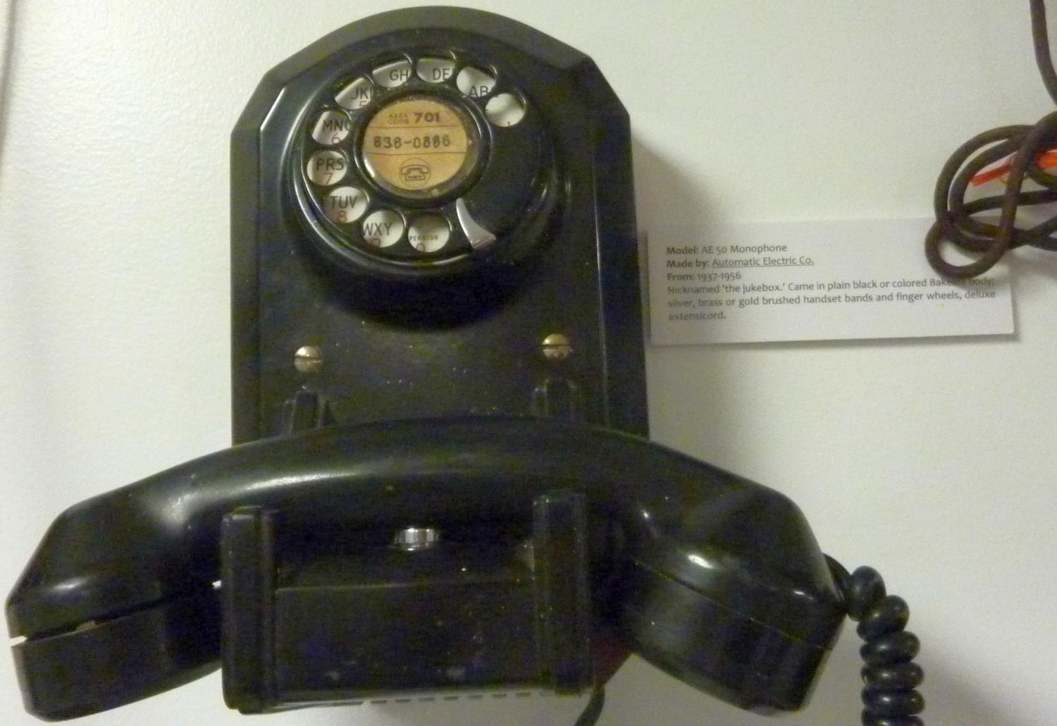 Telephone_Museum_wall-desk_phone_1500x1030