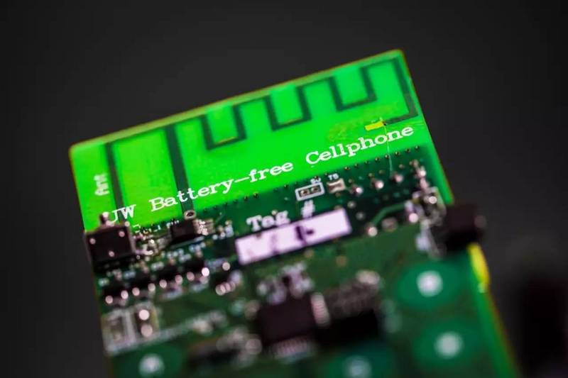 the-worlds-first-battery-free-phone-harvests-energy-from-radio-waves2