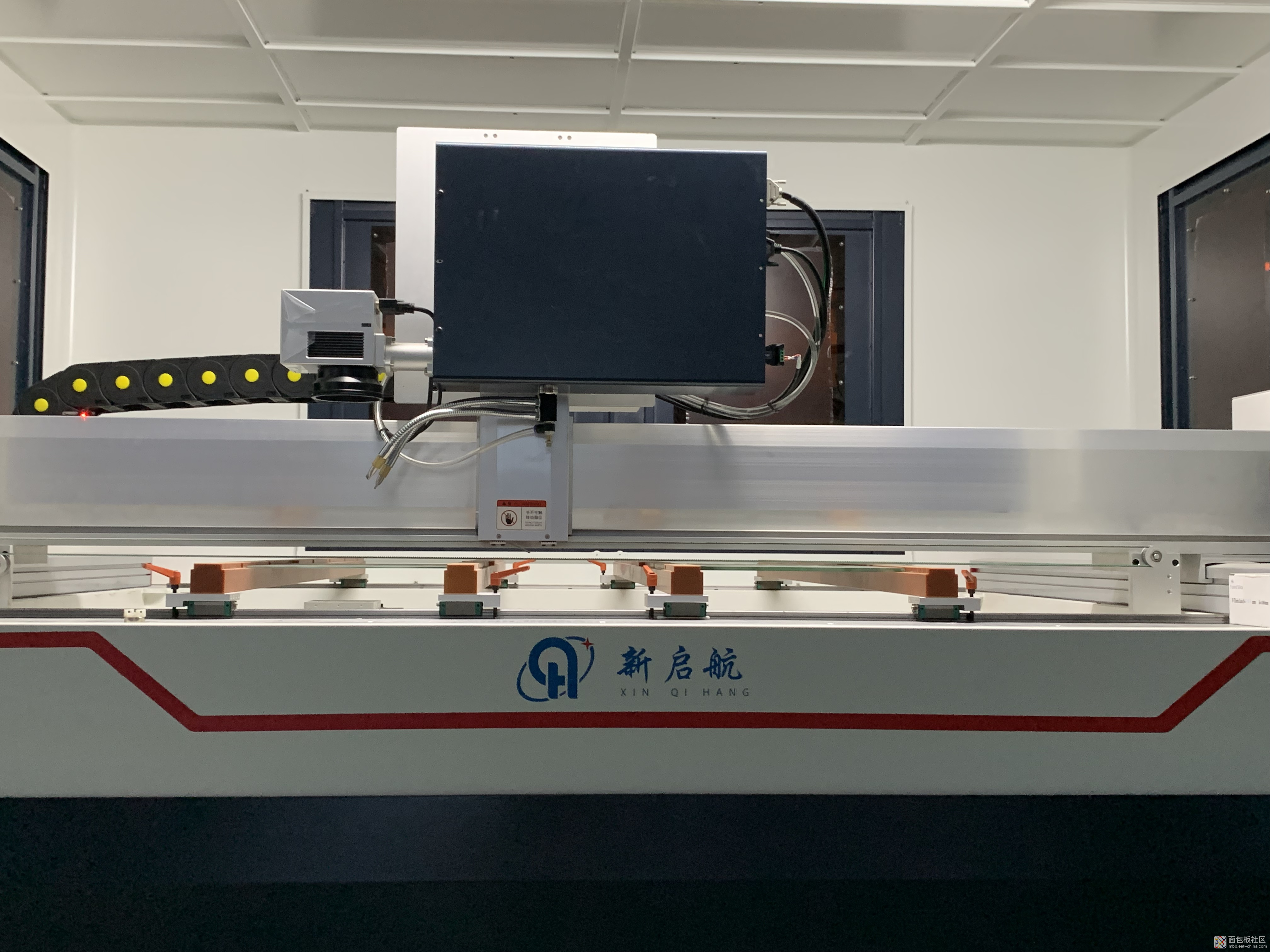 二氧化碳（CO₂）激光器在激光玻璃打孔工艺的应用有哪些？