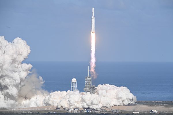 20180207-falcon-heavy-600x400