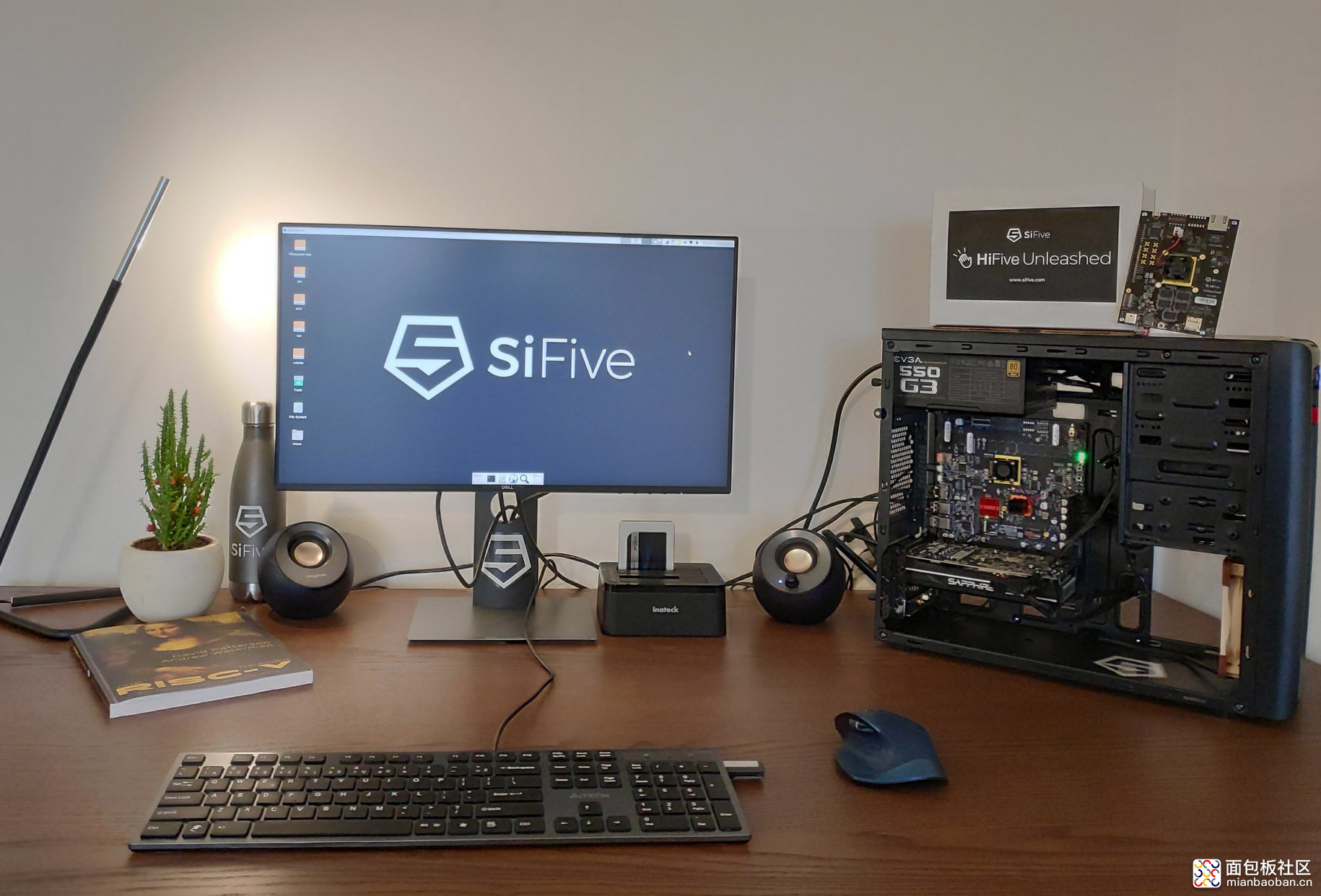 SiFive-HiFive-Unmatched-RISC-V-Development-PC.jpg