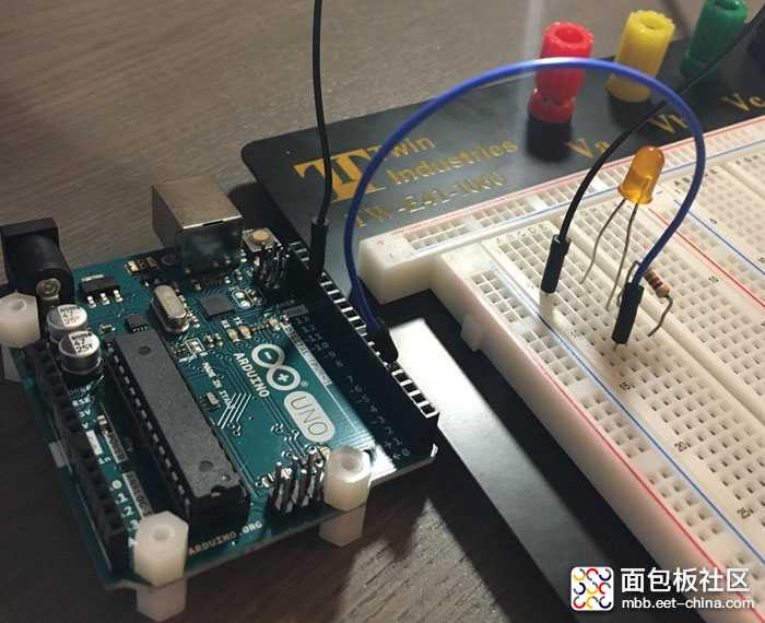 Arduino-IDE-Fig3-LED-and-Resistor-on-Breadboard.jpg