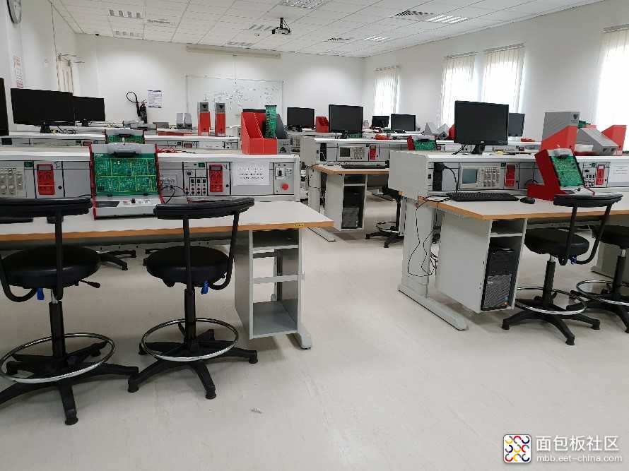 Electric-Circuits-Laboratory-2.jpg