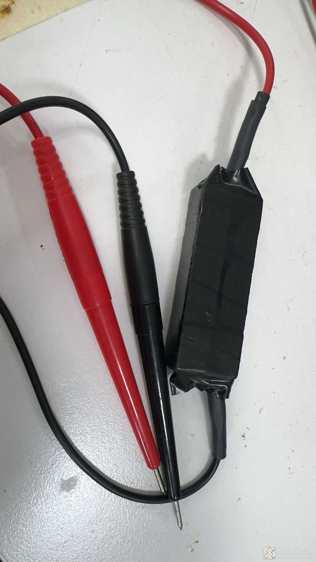 有的时候会被PCBA上面的电解电容等电到，做一个放电的装置，放电电阻10R 20W是否好用.jpg