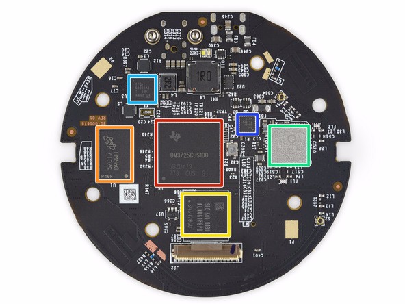 新款AmazonEcho Dot语音助手中枢，这个小可爱看起来像是个压缩版本的亚马逊Echo，或者像个AmazonEcho的顶部切片，Amazon Echo Dot搭载了内置阵列式扬声器，需要通过蓝牙连接到亚马逊Echo才可以。它可以通过Alexa或者虚拟助理来通过语音和你交流，能播报天气预报，还能用来控制你家中的智能家居，支持点击播放音乐，还能当闹钟和计时器来用;不过它和AmazonEcho 一样并非无线设备，它也需要连接插座和电源。