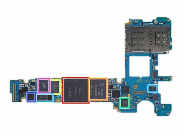 国外知名拆机团队iFixit对这款手机进行了拆解。据iFixit称，三星Galaxy Note7机身设计比较复杂，其防水设计非常优秀。其中搭载的虹膜传感器是由两部分组成，包括一个红外线放射器和一个特殊前置摄像头——前者可通过不可见光照亮虹膜，后者可获得图像并进行分析。三星Galaxy Note7内部大部分组件都是模块化的，可以独立更换，后盖玻璃采用了强力胶，使得机身非常坚固，也因此并不容易拆解，所以最终iFixit给出的可维修指数是4分，这从侧面也说明这款机身设计的坚固程度之高。