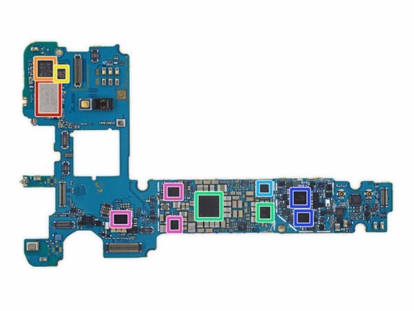 国外知名拆机团队iFixit对这款手机进行了拆解。据iFixit称，三星Galaxy Note7机身设计比较复杂，其防水设计非常优秀。其中搭载的虹膜传感器是由两部分组成，包括一个红外线放射器和一个特殊前置摄像头——前者可通过不可见光照亮虹膜，后者可获得图像并进行分析。三星Galaxy Note7内部大部分组件都是模块化的，可以独立更换，后盖玻璃采用了强力胶，使得机身非常坚固，也因此并不容易拆解，所以最终iFixit给出的可维修指数是4分，这从侧面也说明这款机身设计的坚固程度之高。