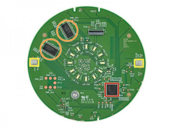 国外知名维修团队IFixit近日对Google Home进行了拆解评测。在整个拆解过程中，IFixit经历的唯一麻烦地方在于从设备的顶部外壳中移除电容式触控板，该触控板让Google Home具备触控功能，不过内部装备了非常多的胶带。Google Home的内部拆解非常的顺利，用户只需要T6和T8螺丝刀、一把镊子和IFixit团队销售的iOpener套件就能轻松完成拆解。需要注意的是Google Home的可维修得分要比亚马逊的Echo要高，后者为7分。